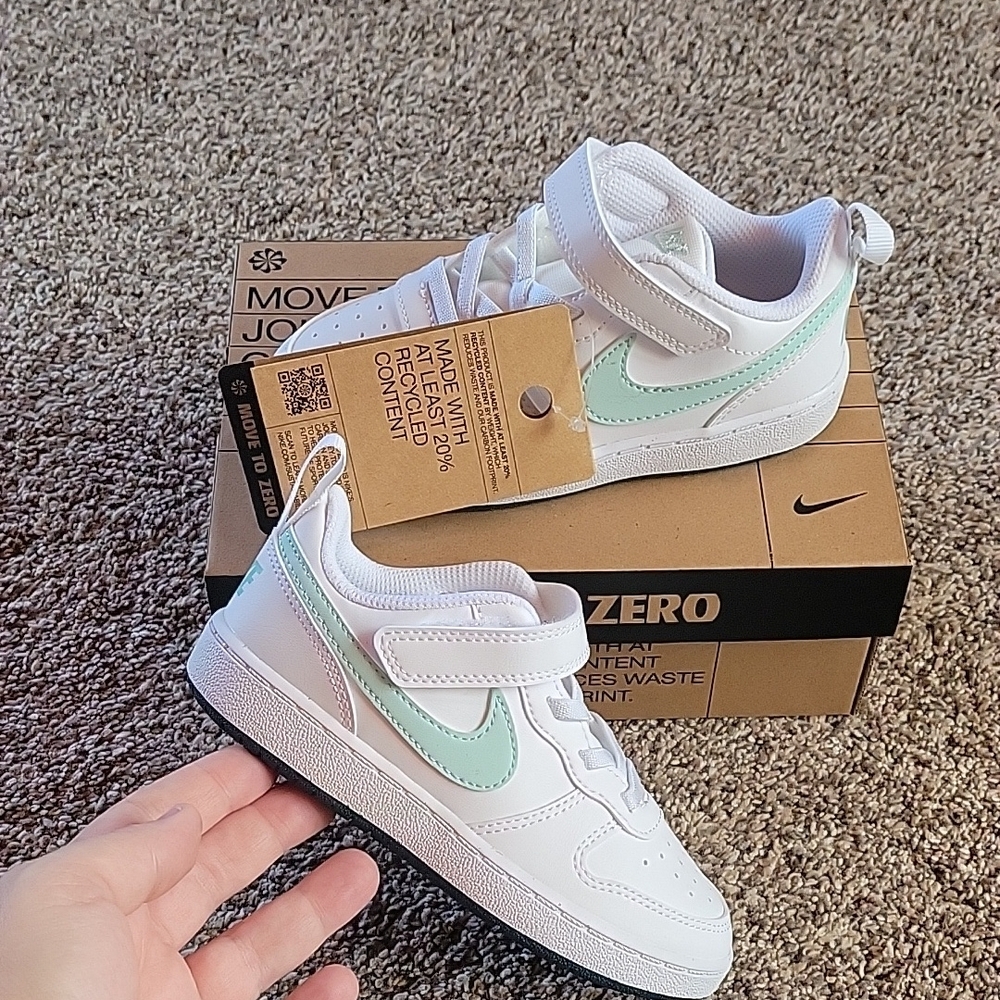 Nike White and Mint Green Sneakers